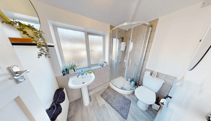 Semi-Detached 4 Bedroom Property
