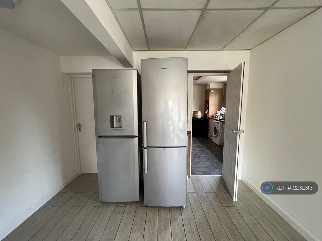 Shared Fridge Freezers 