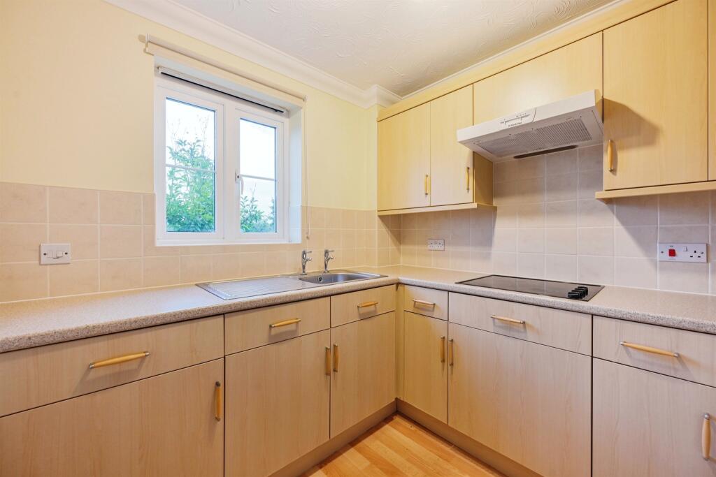 Kitchen: