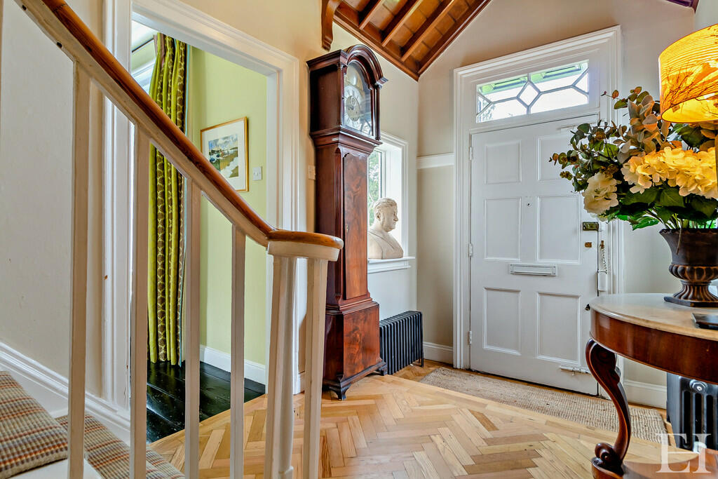 8586774-interiorw...