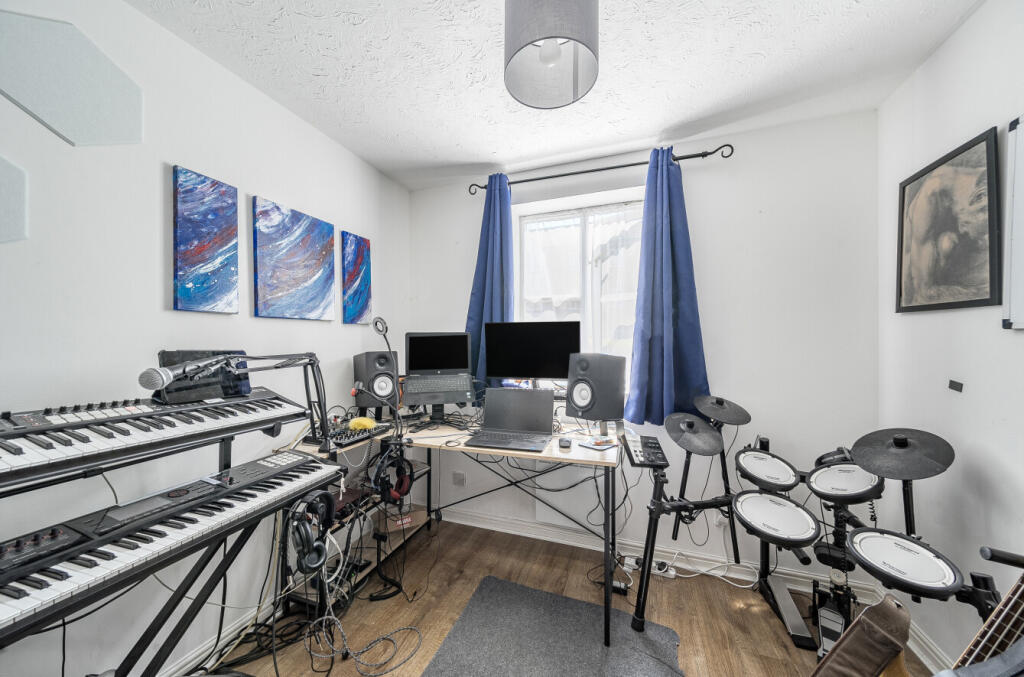 1311075-2-685433e...