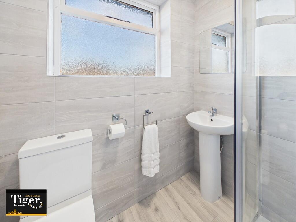 CAM02176G0-PR0761...