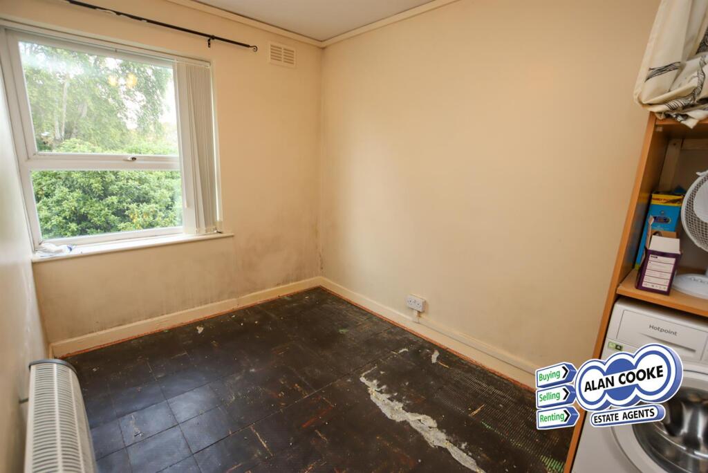 BEDROOM 2
