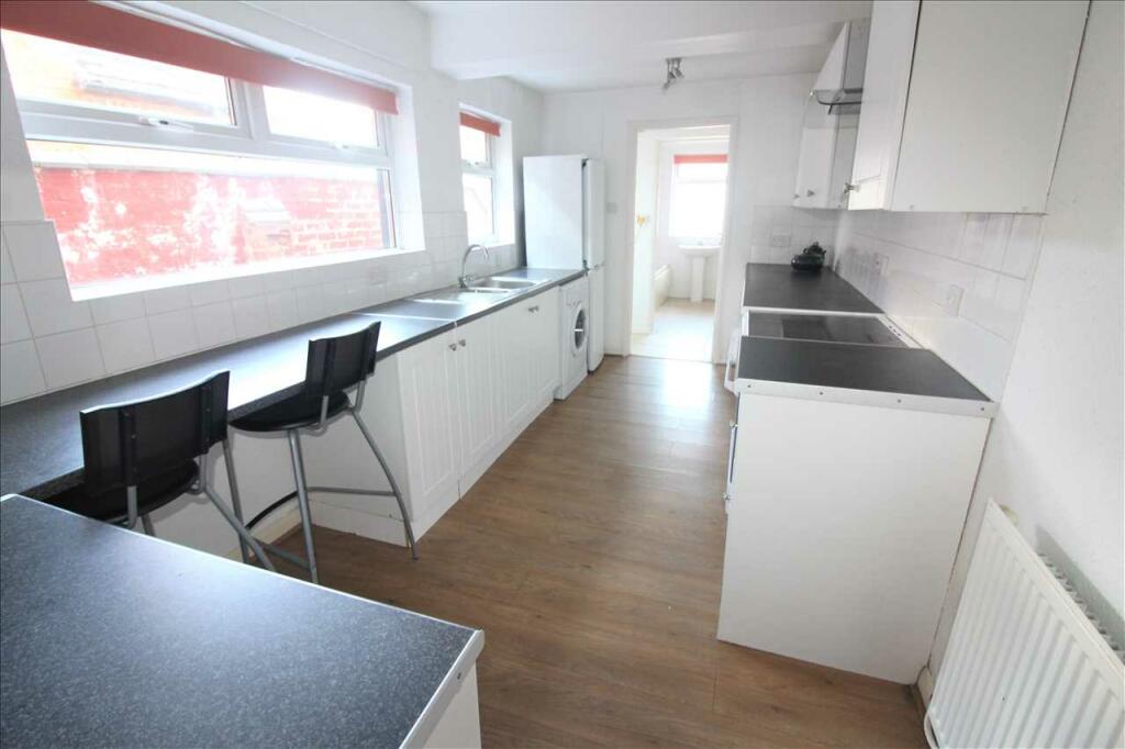 KITCHEN/BREAKFAST