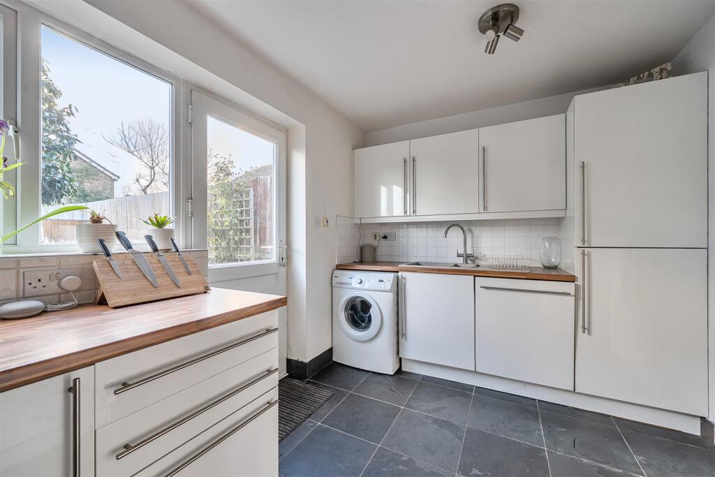 Stephen Close, Twyford, Berkshire, RG10 0XN