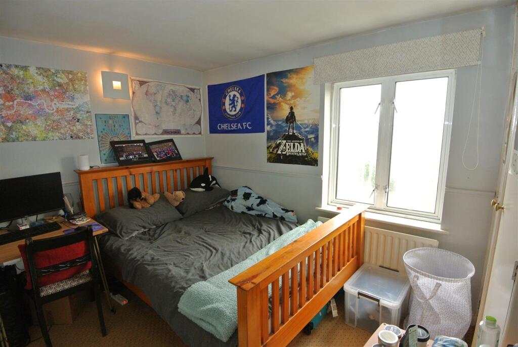 Bedroom 2.JPG