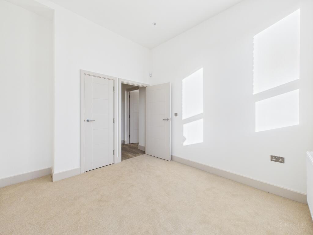 CAM02119G0-PR0506-STILL002