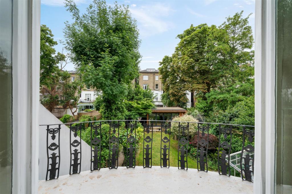 17B Belsize Square NW3 4HT-6.jpg
