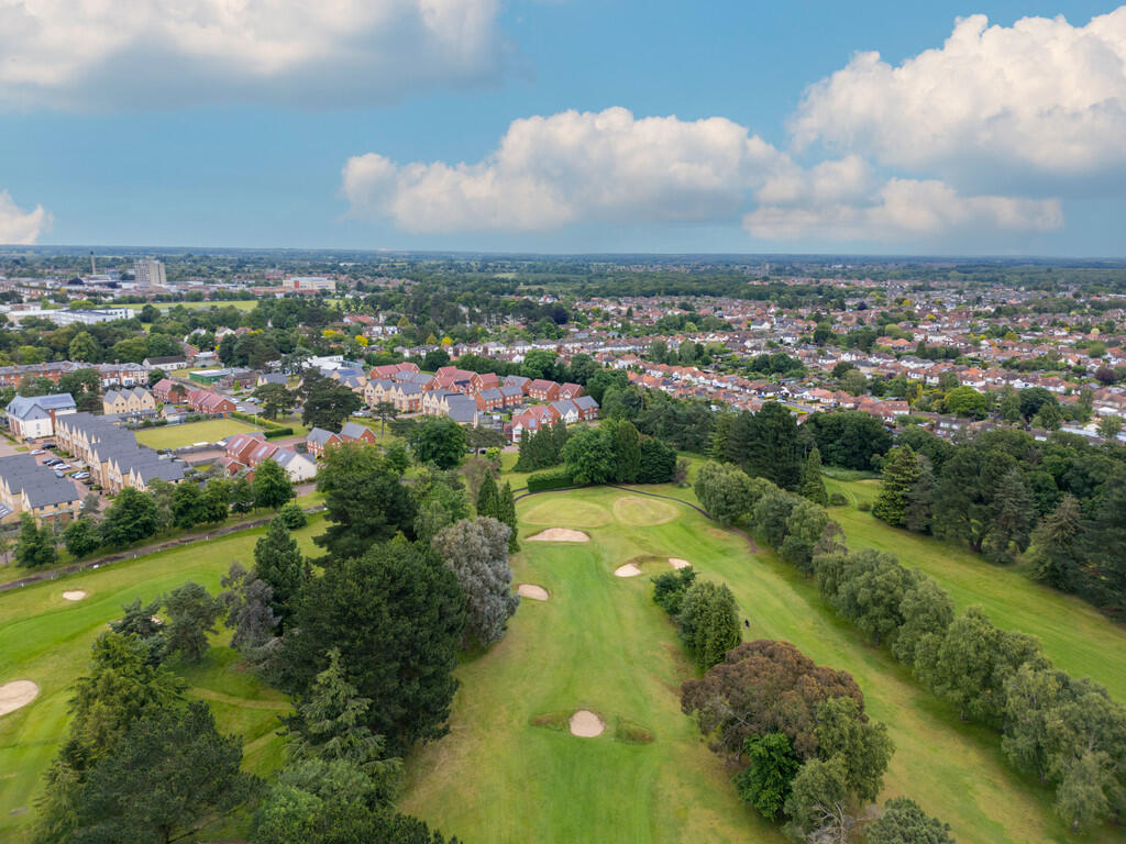 73 Ribbans Park R...