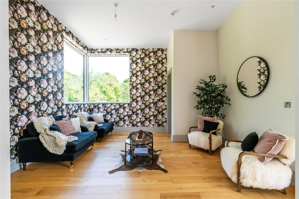 Landing/Sitting Room