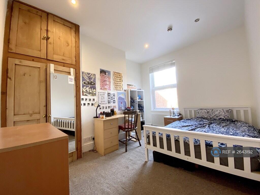 First Floor Middle Bedroom