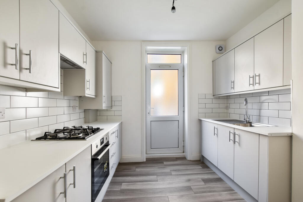 3.kitchen.JPG