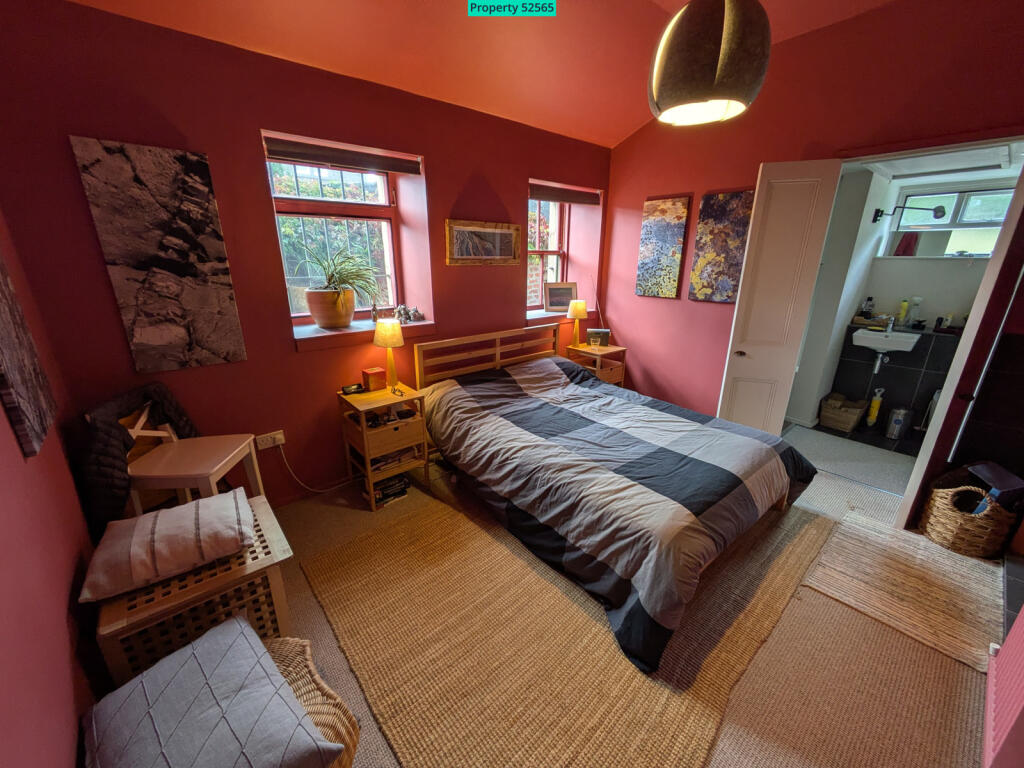 Bedroom red west