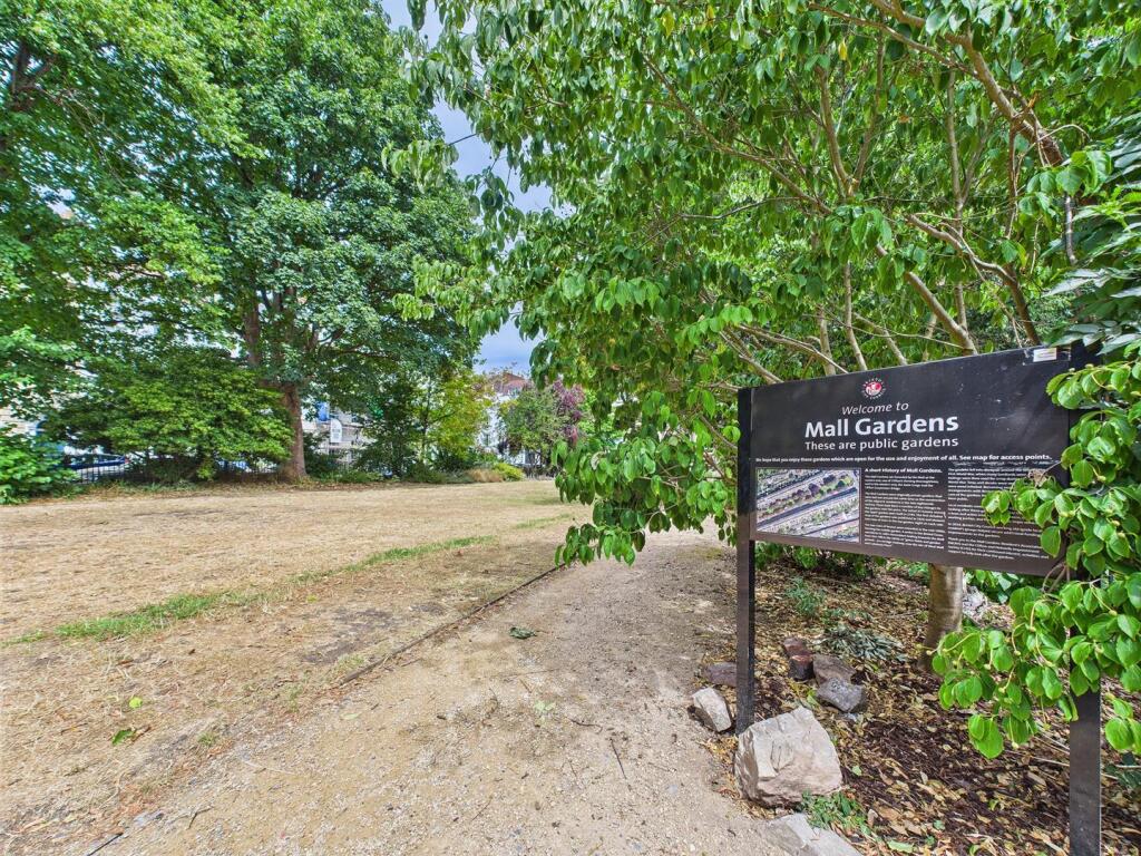 2.6 - 1 Bedroom Flat in Clifton.jpg
