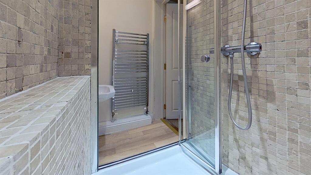7488-Marine-Parade-Bathroom(2).jpg