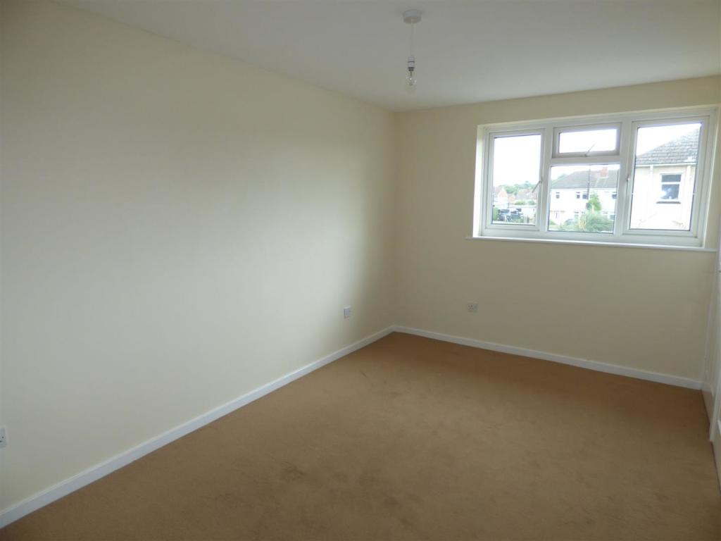 bedroom 1.JPG