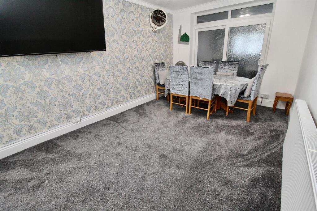 Through Lounge (Reception One)