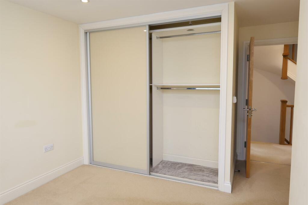 bedroom 2.JPG