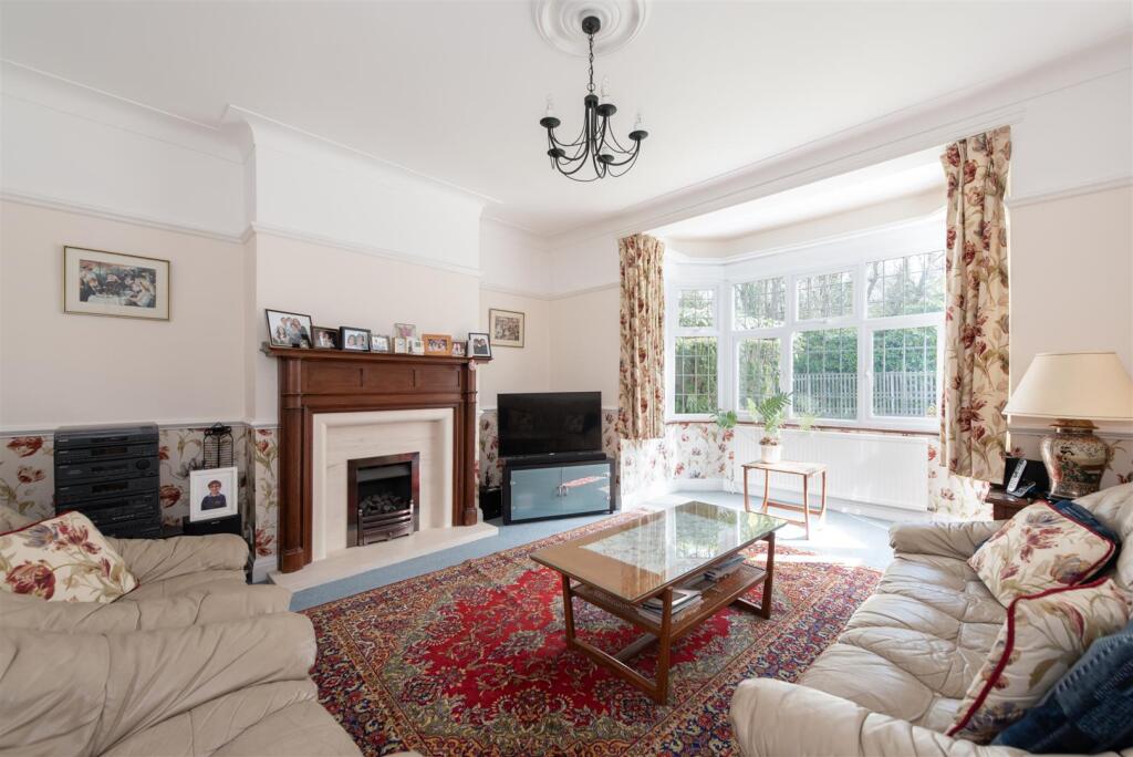 Queen Elizabrth Dr 11.jpg