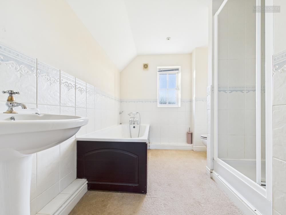 En-Suite To Master Bedroom