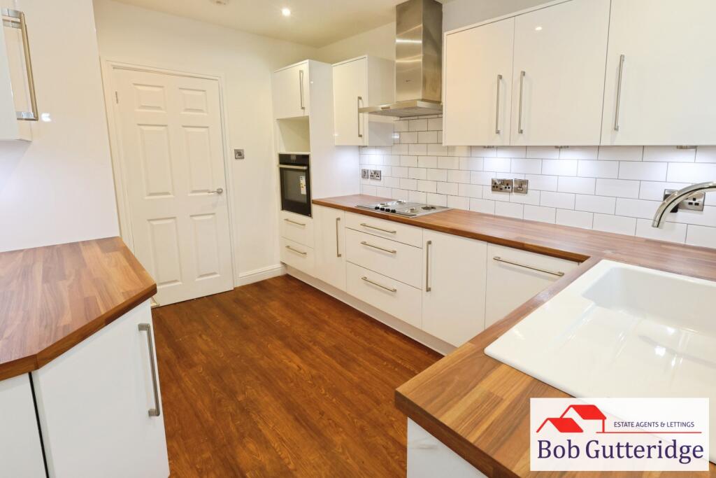 FITTED KITCHEN