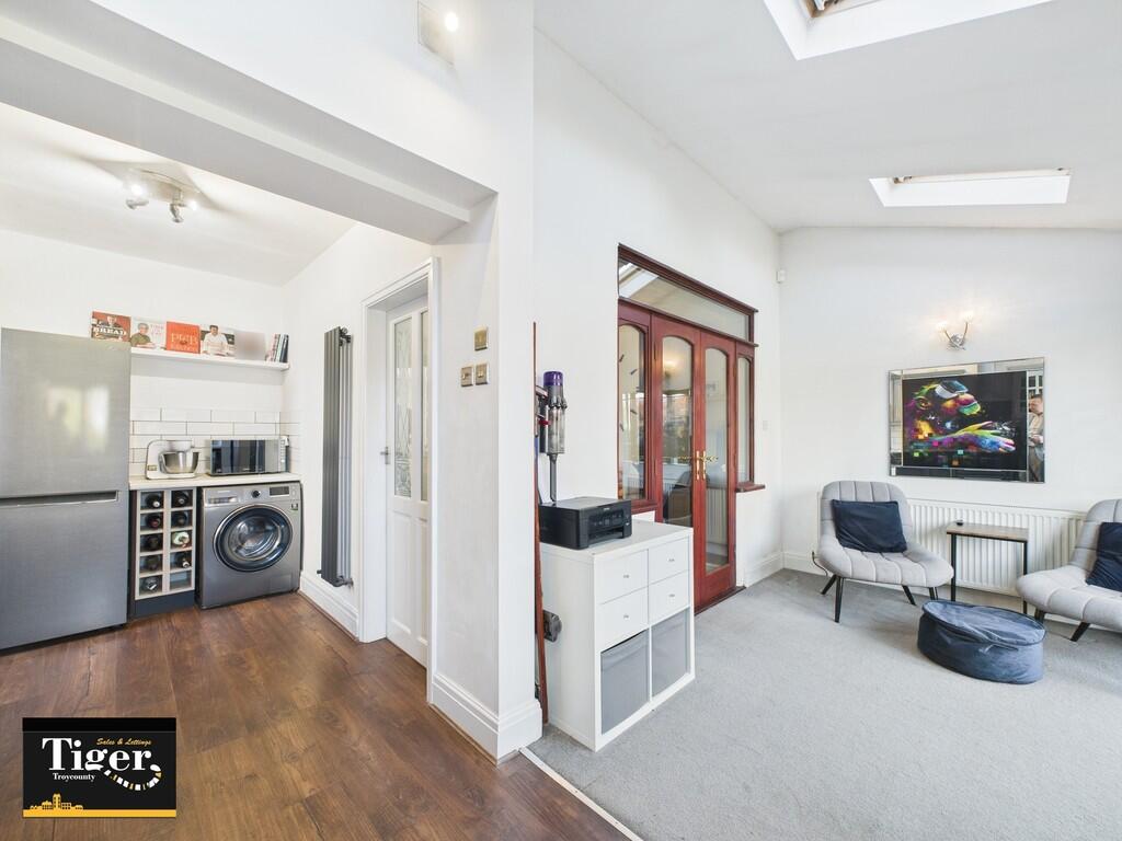 CAM02176G0-PR0505...