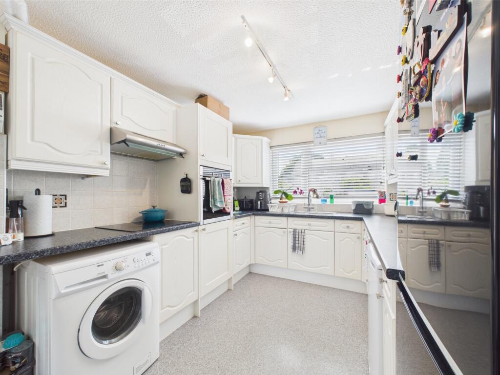 CAM02023G0-PR0140-STILL015