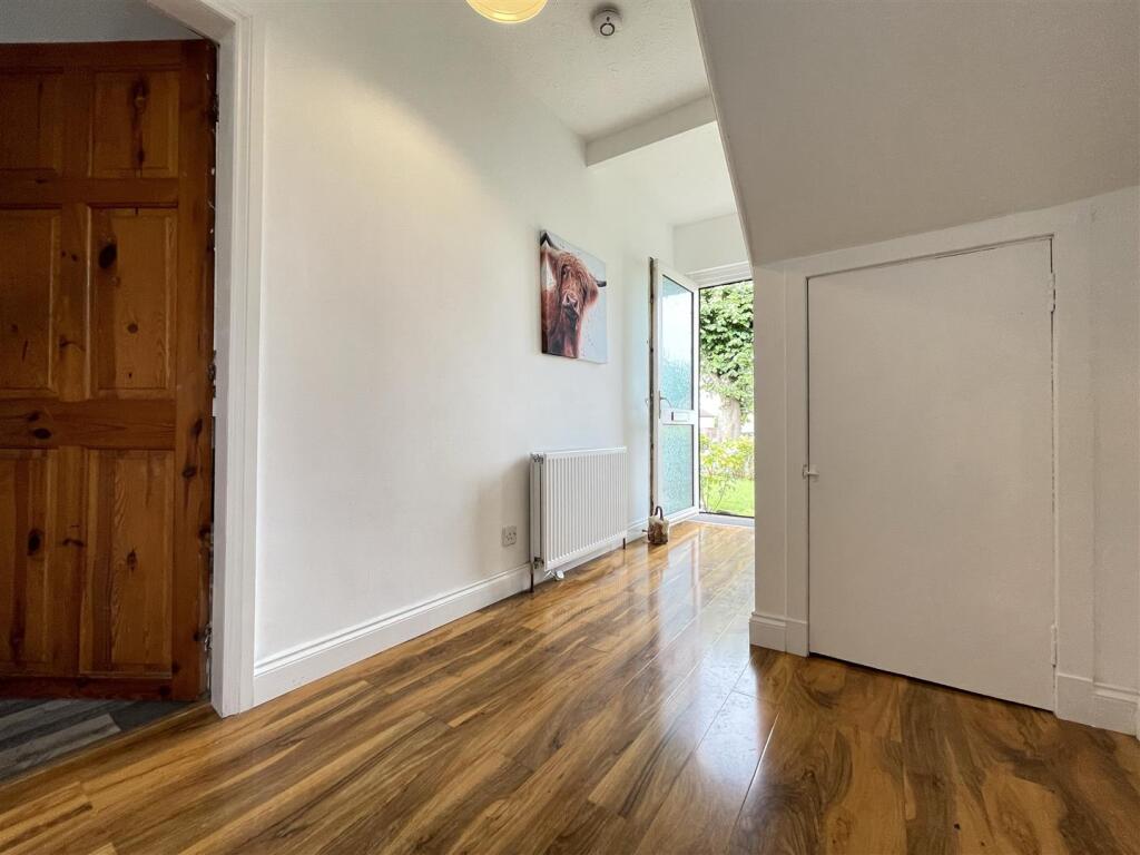 Hallway.JPEG