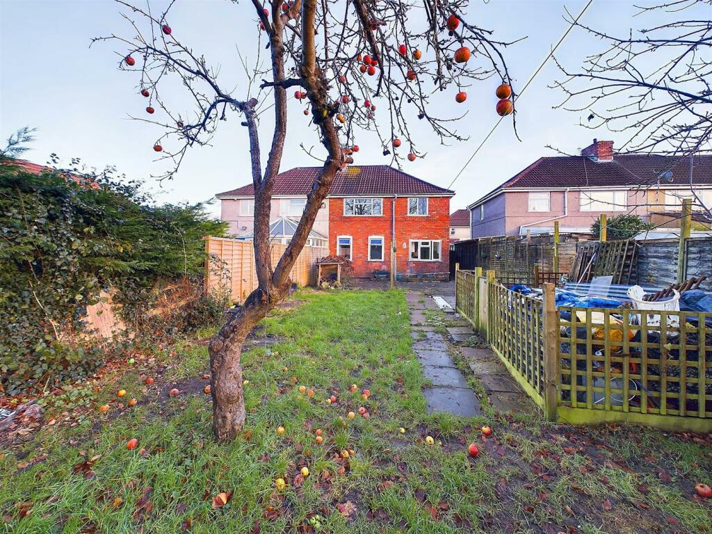 12 - Semi-detached house for Auction, Kingswood, B