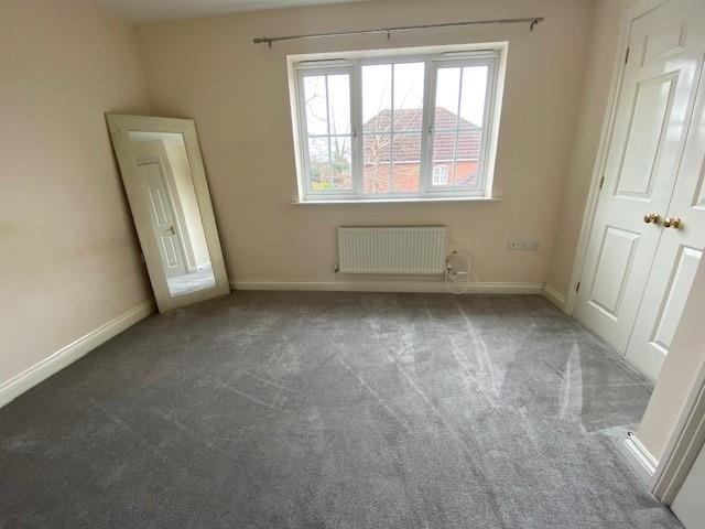 16 Victoria Gardens bedroom 1.jpg