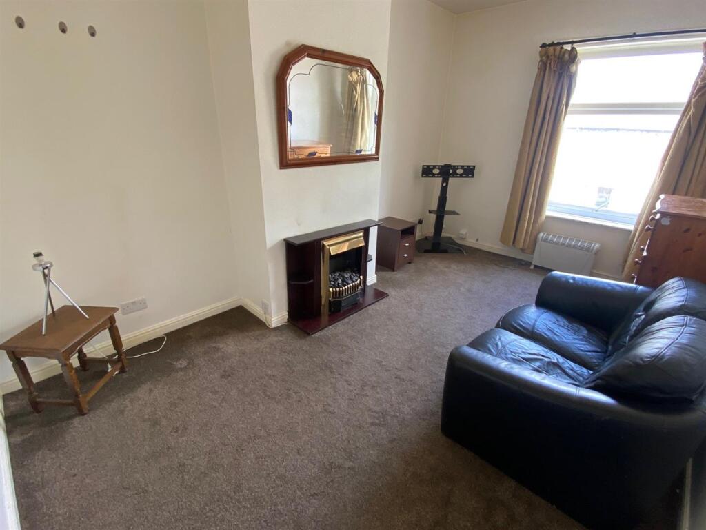 first floor lounge 18a.jpg