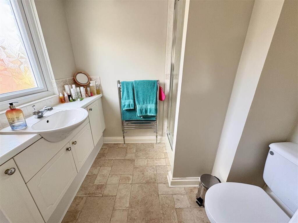 ensuite.jpg