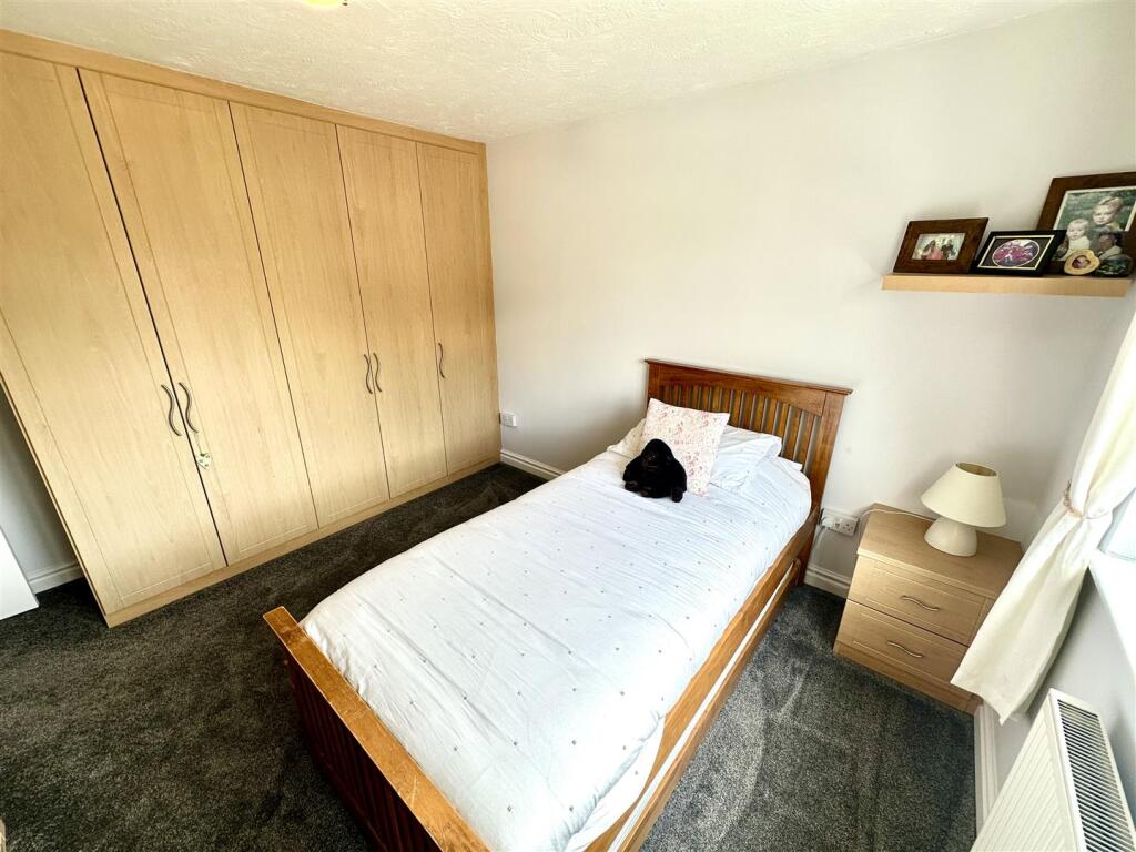 BEDROOM 2