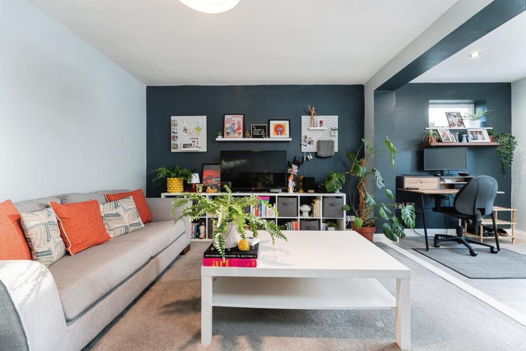 Lounge/Dining Room
