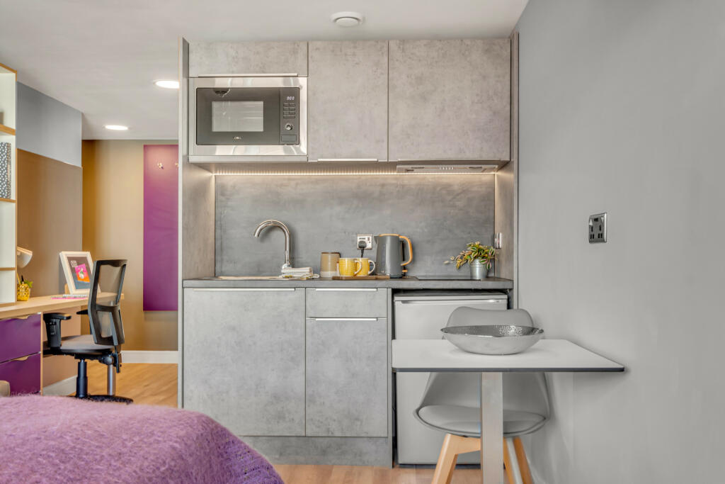 Elegance Apartment with Balcony