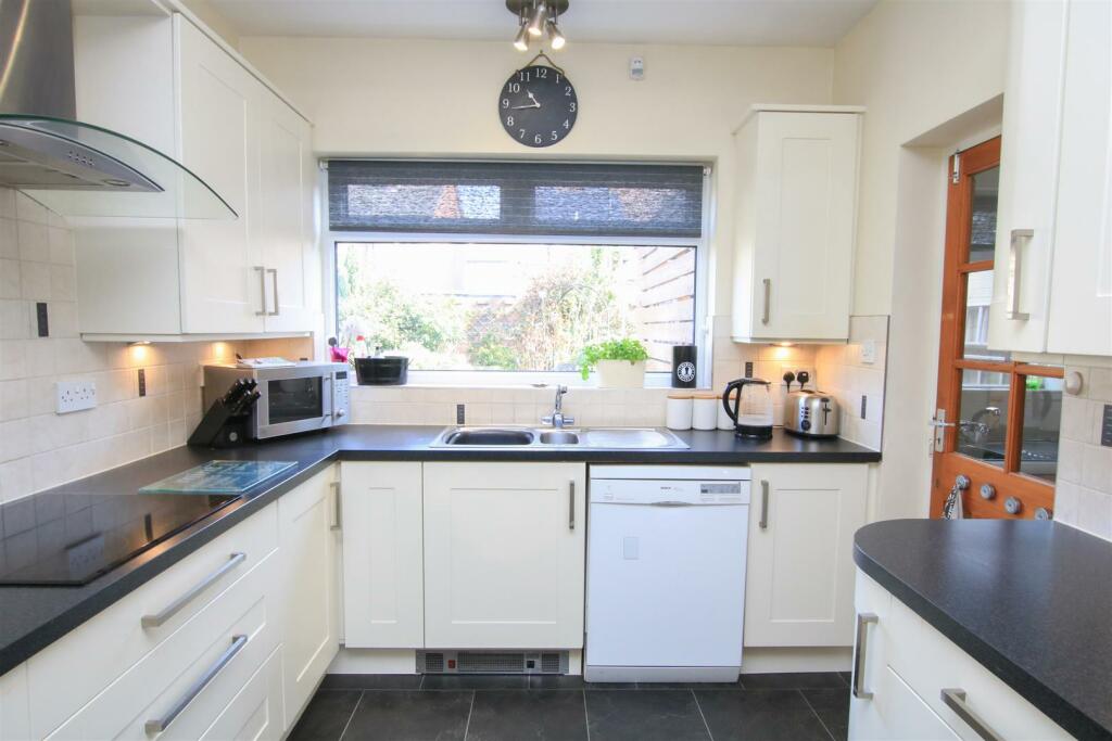 BEAUTIFUL BREAKFAST KITCHEN