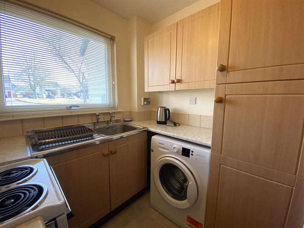 KITCHEN 2.JPG