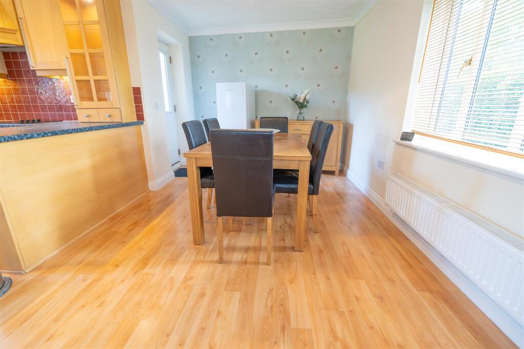 Kitchen/Dining Room 'L' shape