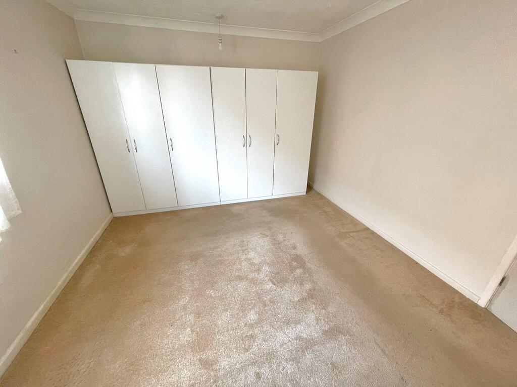 18 Moorfoot Road ...