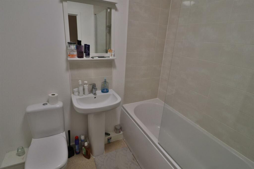 BATHROOM/W.C