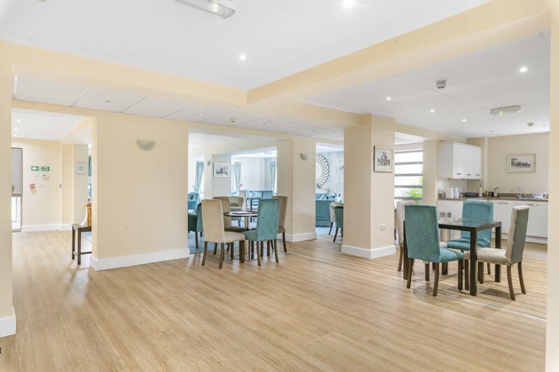 Communal Lounge I Kitchen