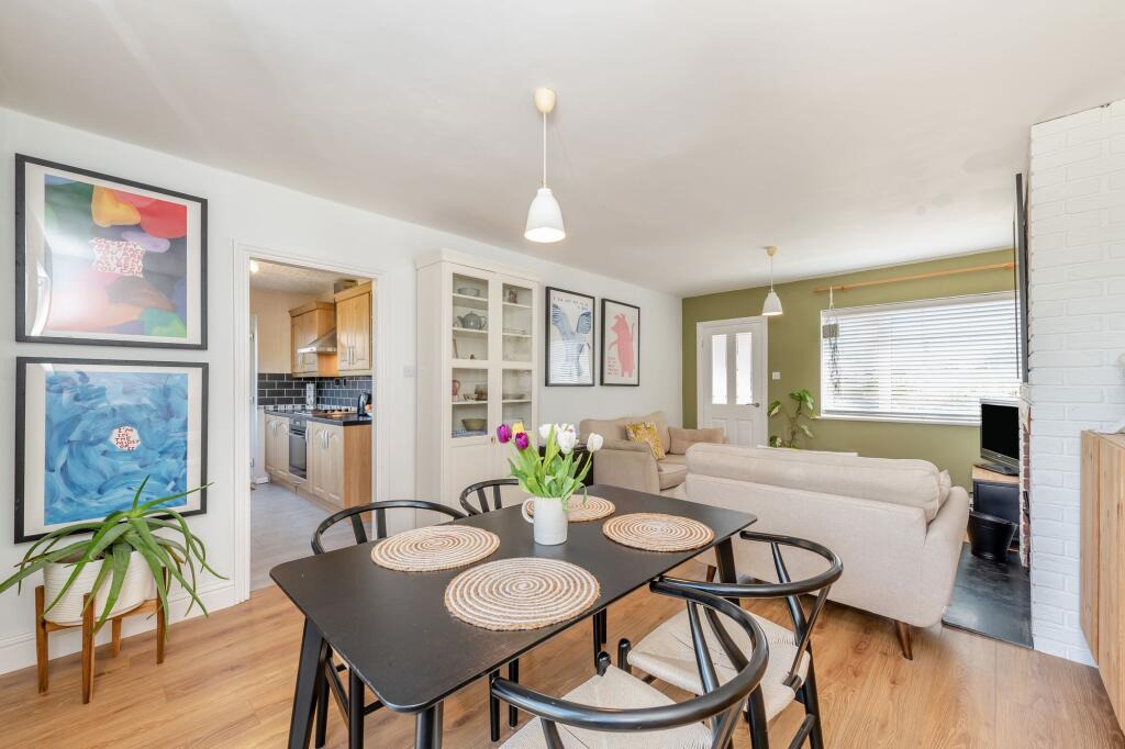 Lounge/ dining room