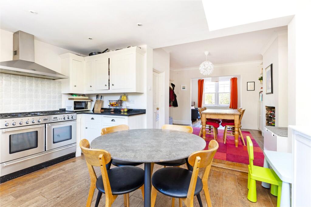Kitchen/B'fast Room