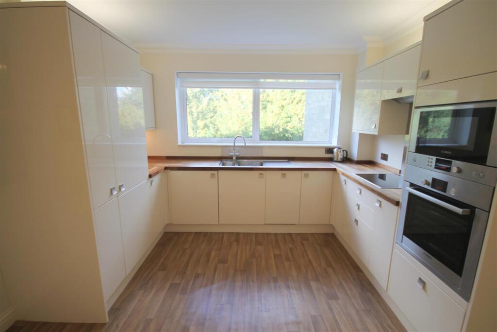 MP Kitchen i.JPG