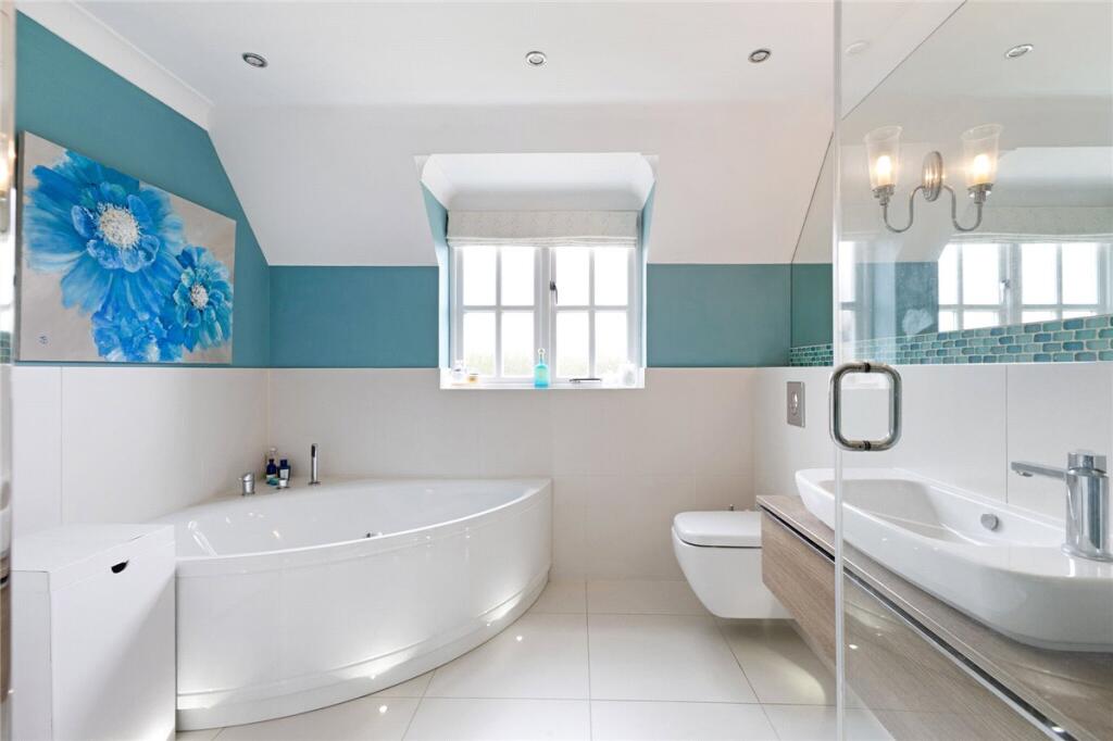Main Ensuite