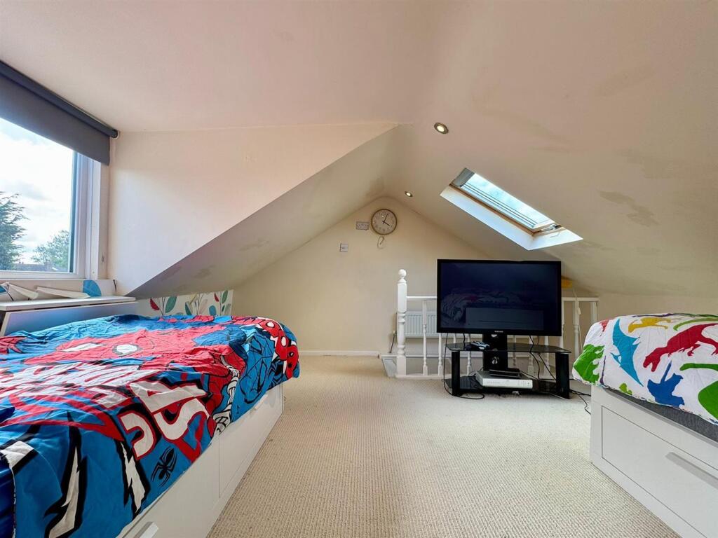 Loft room (2).jpg