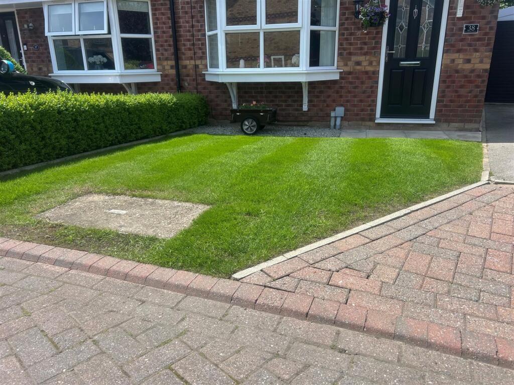 FRONT GARDEN