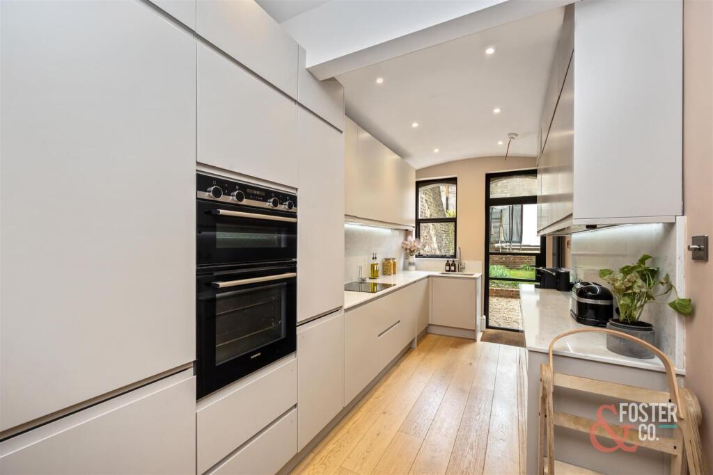 Cromwell Road, 14, Flat 1-017.jpg