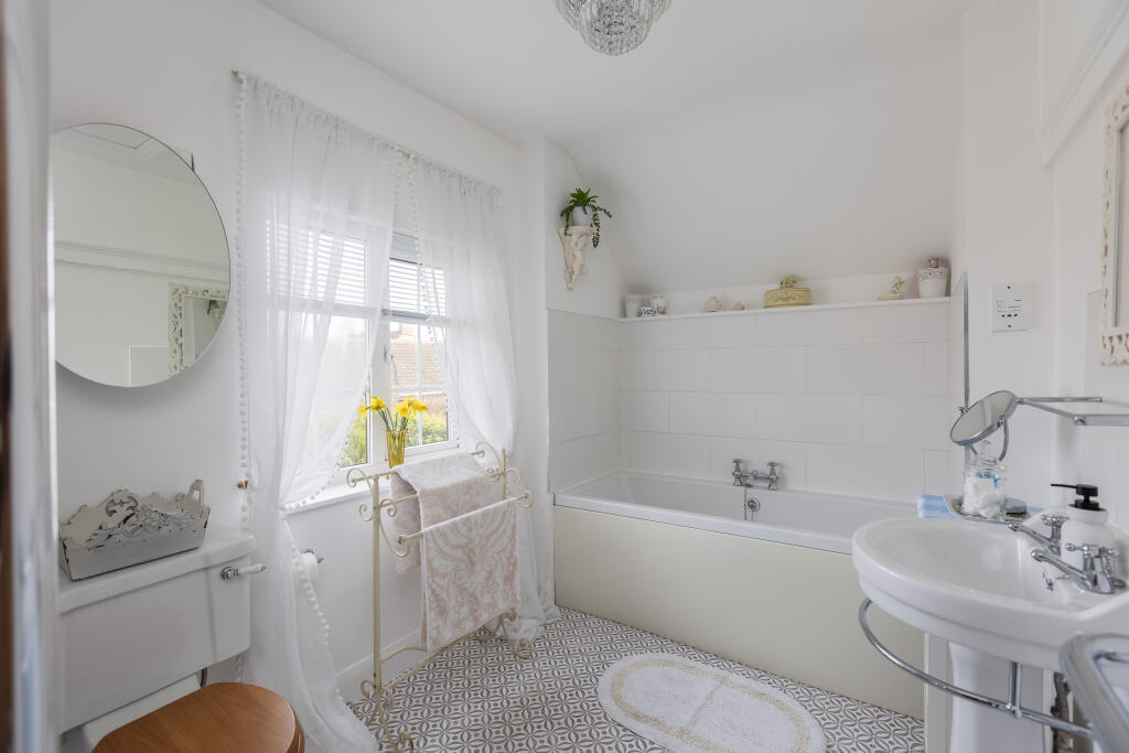 Rose Cottage Bathroom-1