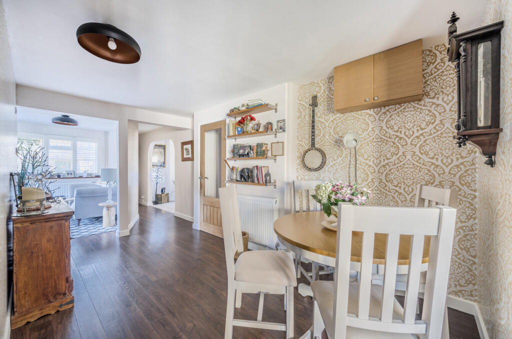 1360900-27-68daad...